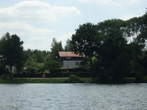 Blick vom See auf das Haus